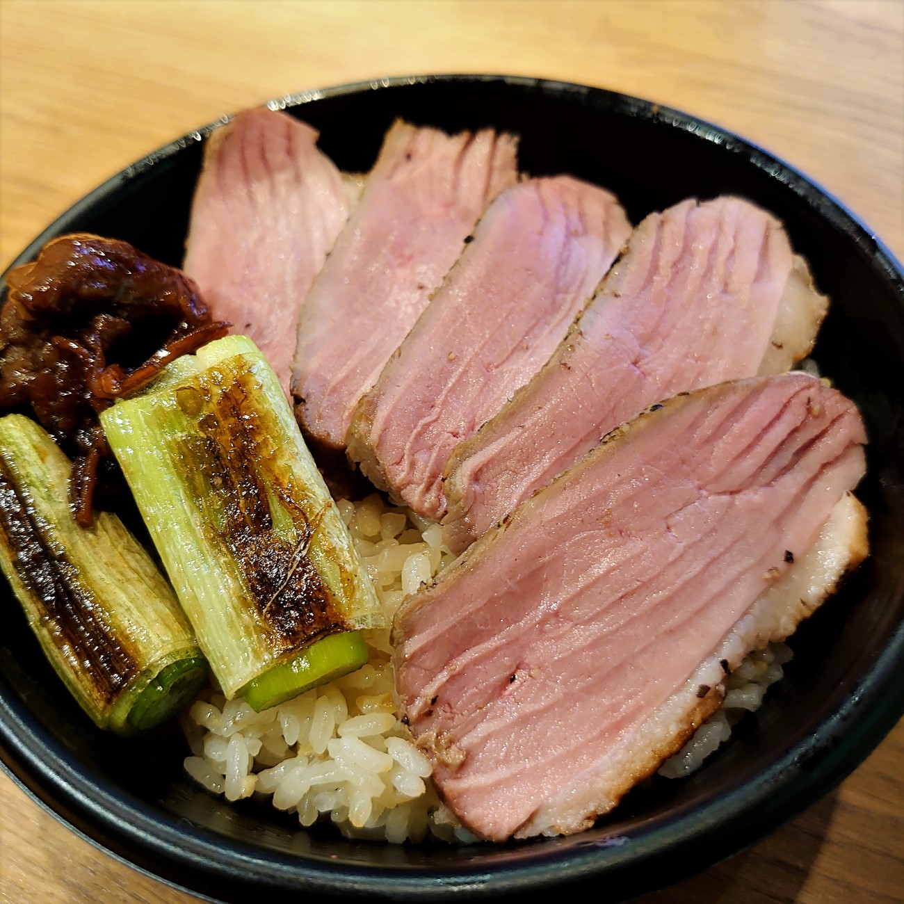 近江鴨ロースト丼